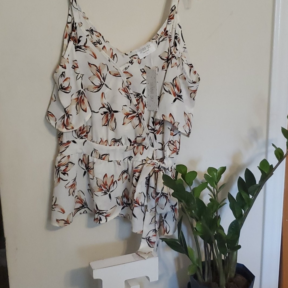 ⭐️⭐️ Women’s Sienna Sky Top NWT